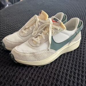 Women’s Nike waffle debut